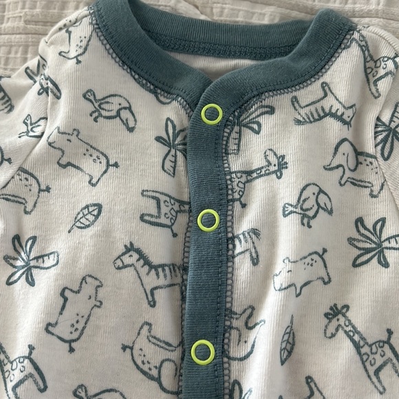 NWT snap up footie - Picture 2 of 3